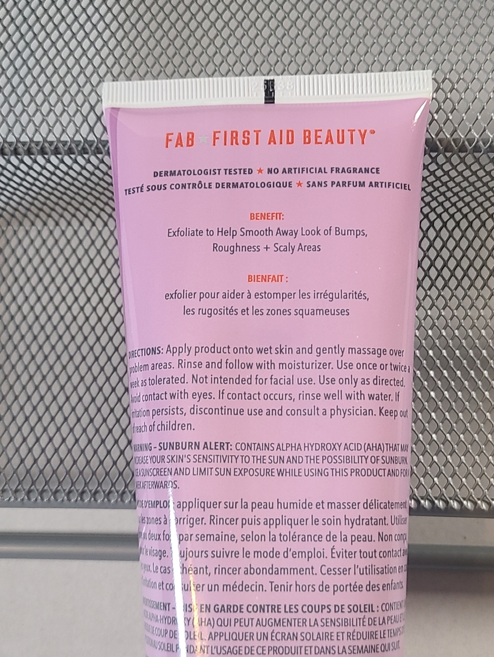 First Aid Beauty Bump Eraser Body Scrub W/ 10% AHA 8 Oz/226 G Sealed - Picture 4 of 8
